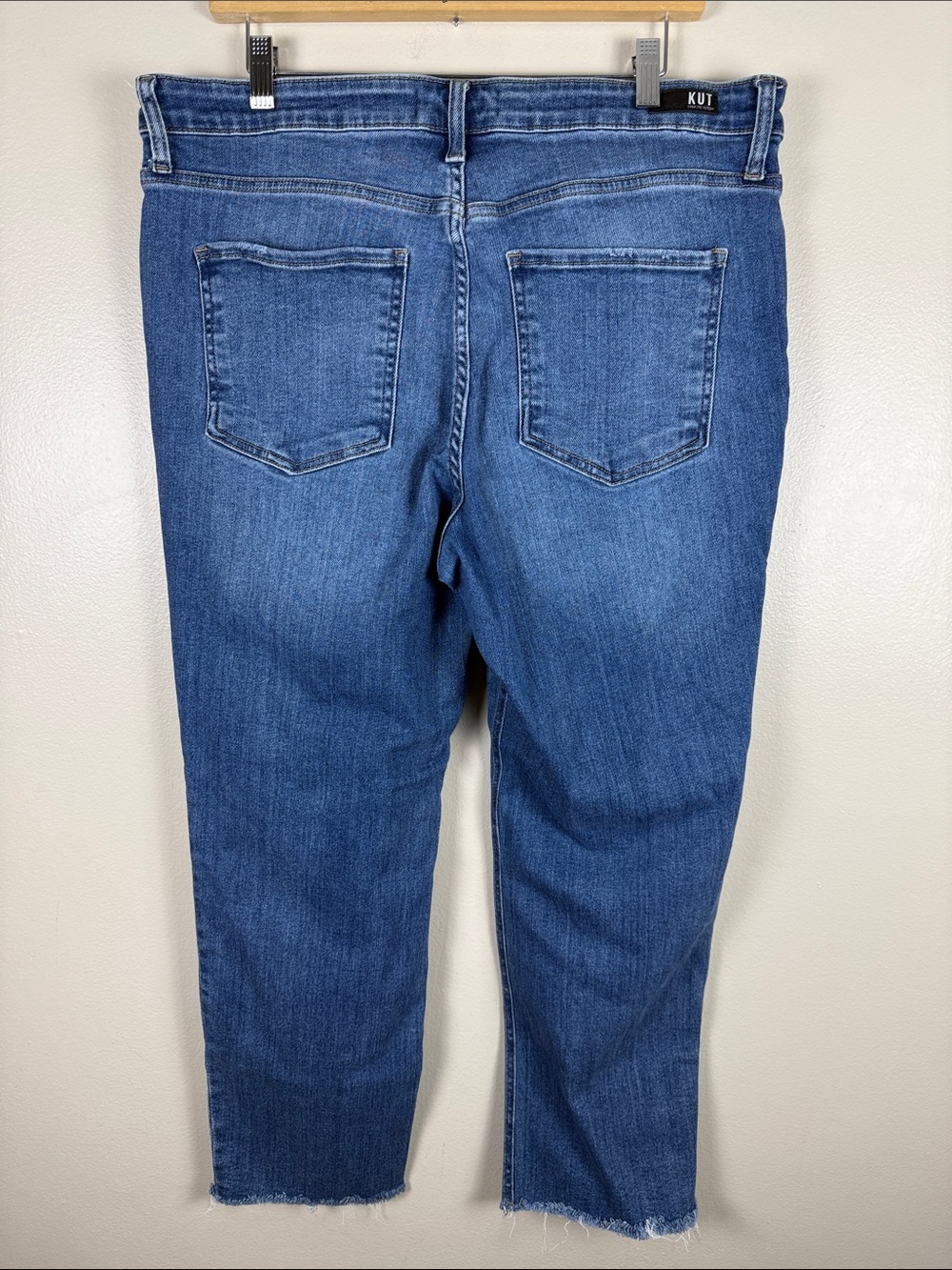 Kut from the Kloth Medium Blue Cropped Button-Fly Jeans. Size 16 - Picture 4 of 9